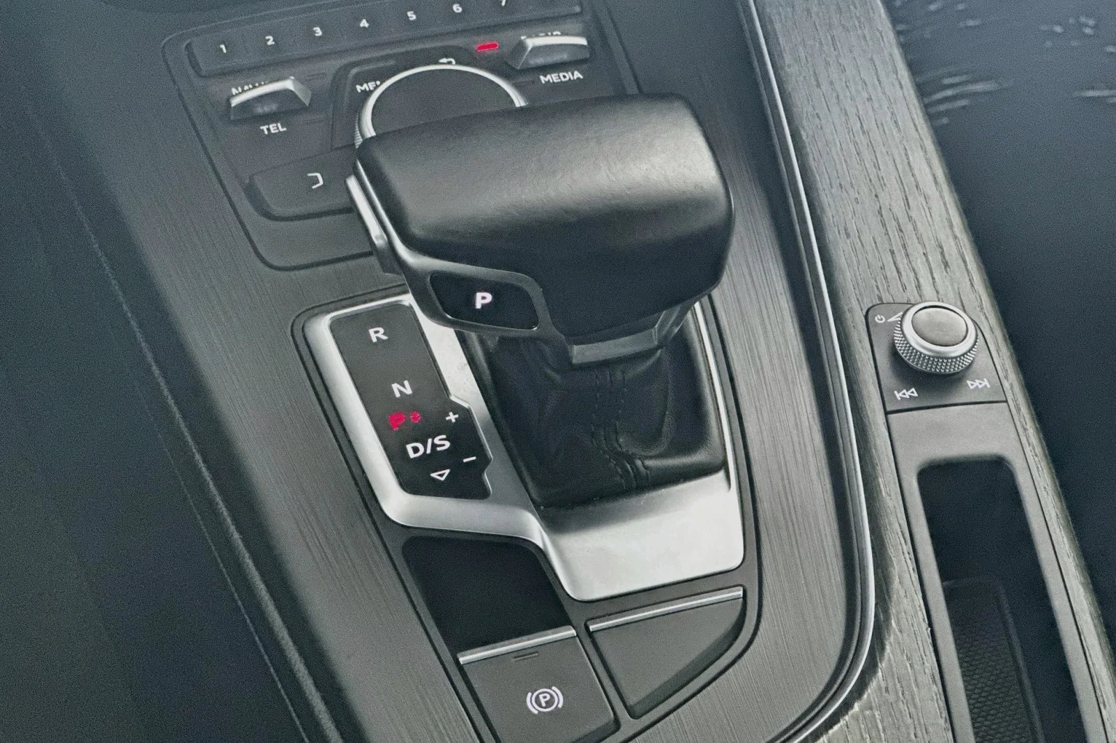 Used 2017 Manhattan Gray Metallic Audi Premium image 7