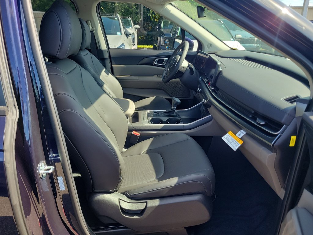 New 2026 Deep Chroma Blue Kia LXS image 7