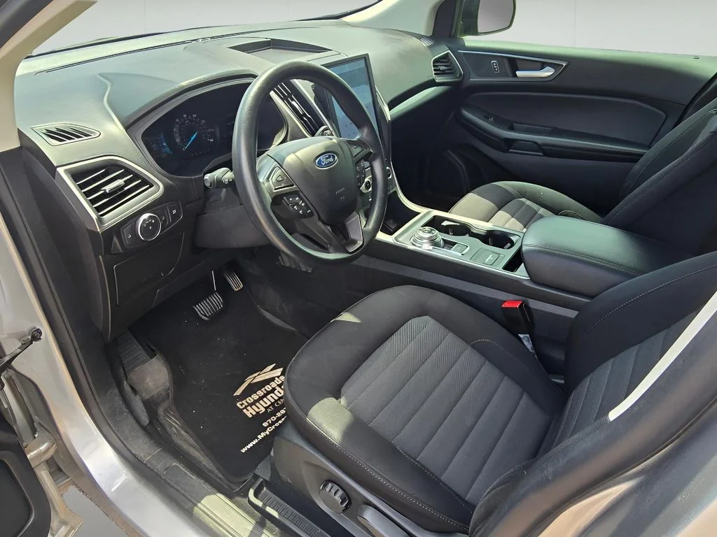 Used 2022 Iconic Silver Metallic Ford SE image 15