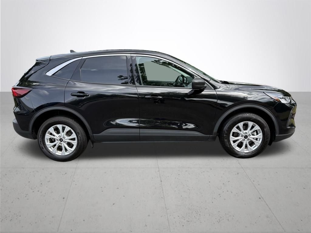 Used 2024 Black Metallic Ford Active image 5