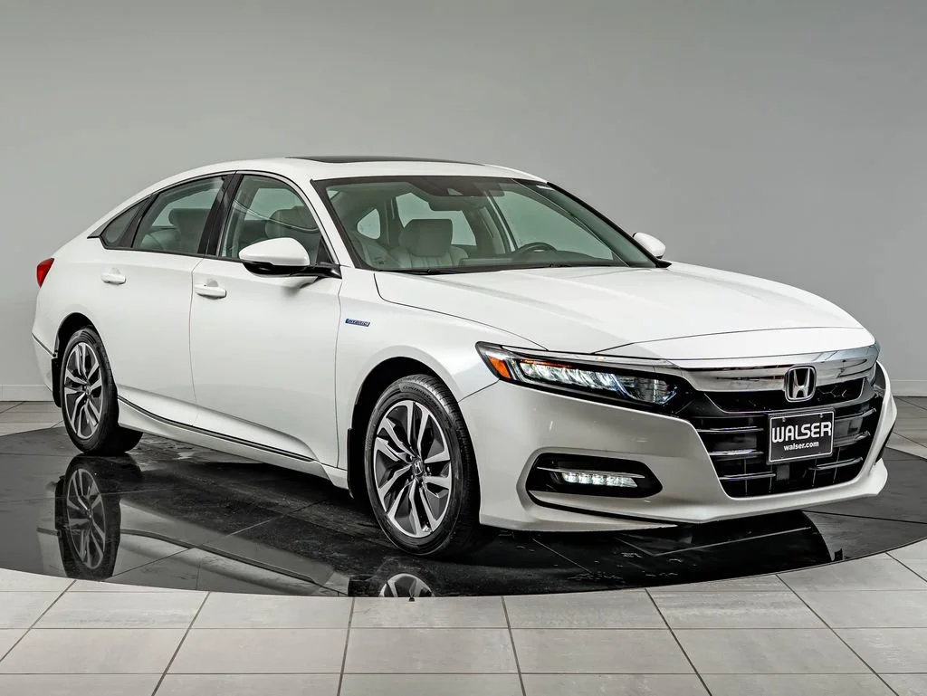 Used 2018 White Orchid Pearl Honda EX-L image 3