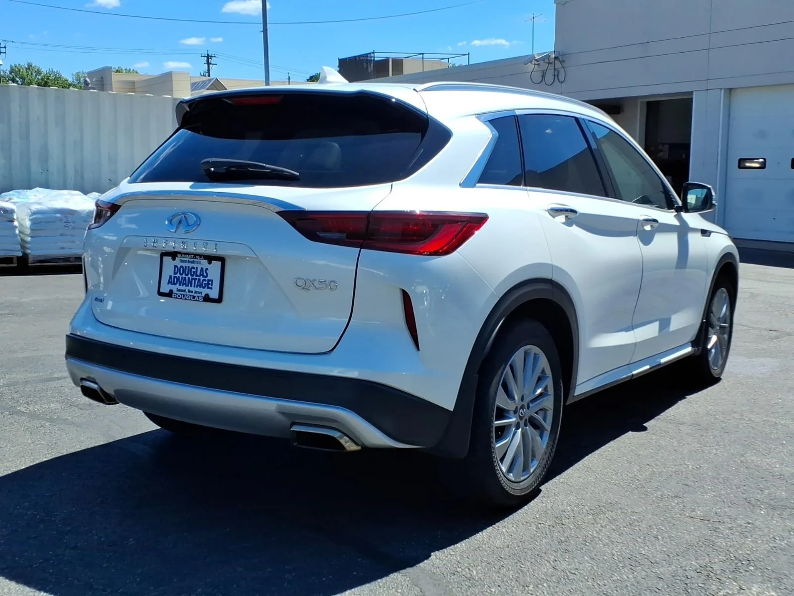 Certified Used 2025 White INFINITI LUXE image 6