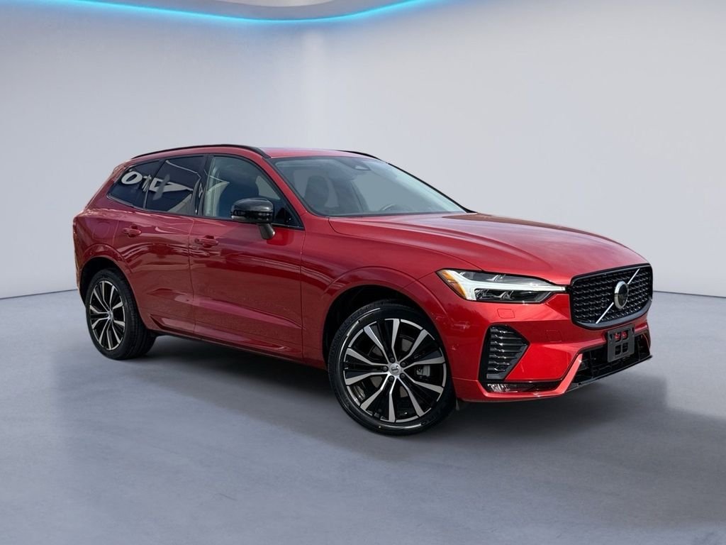 2023 Volvo XC60 B5 Plus photo 2