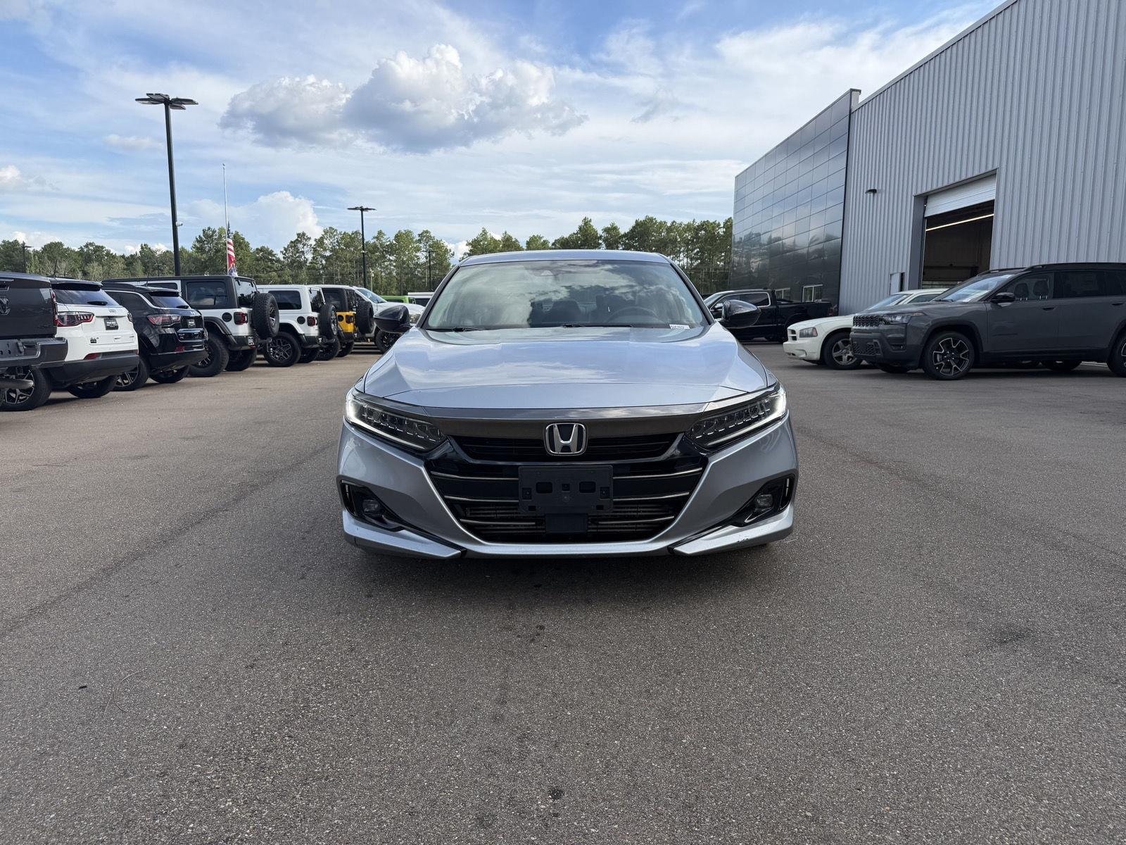 Used 2022 Lunar Silver Metallic Honda Sport Special Edition image 2
