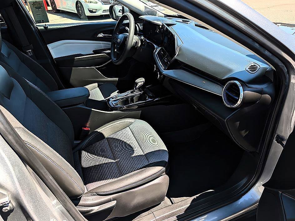 Used 2025 Sterling Gray Metallic Chevrolet LT image 12