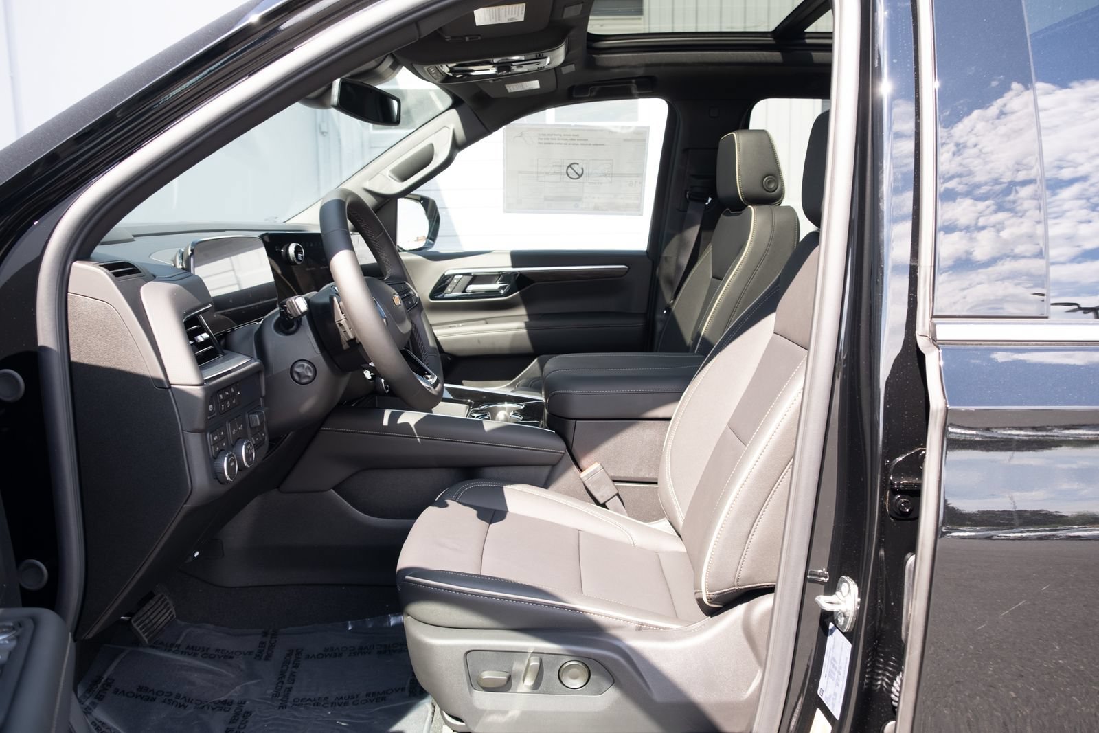 2026 Chevrolet Suburban Premier - Photo 10