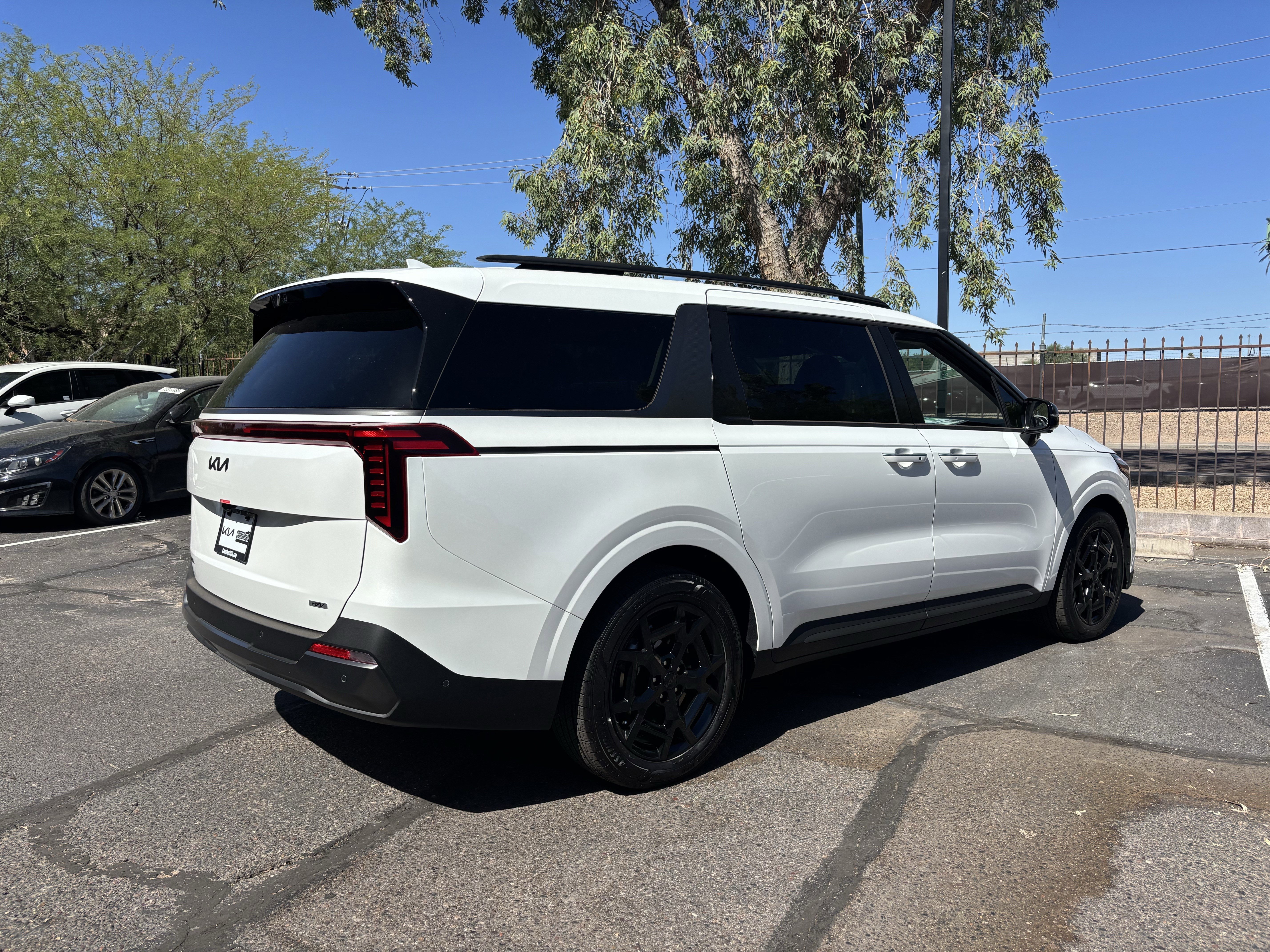 New 2026 Snow White Pearl Kia SX Prestige image 3