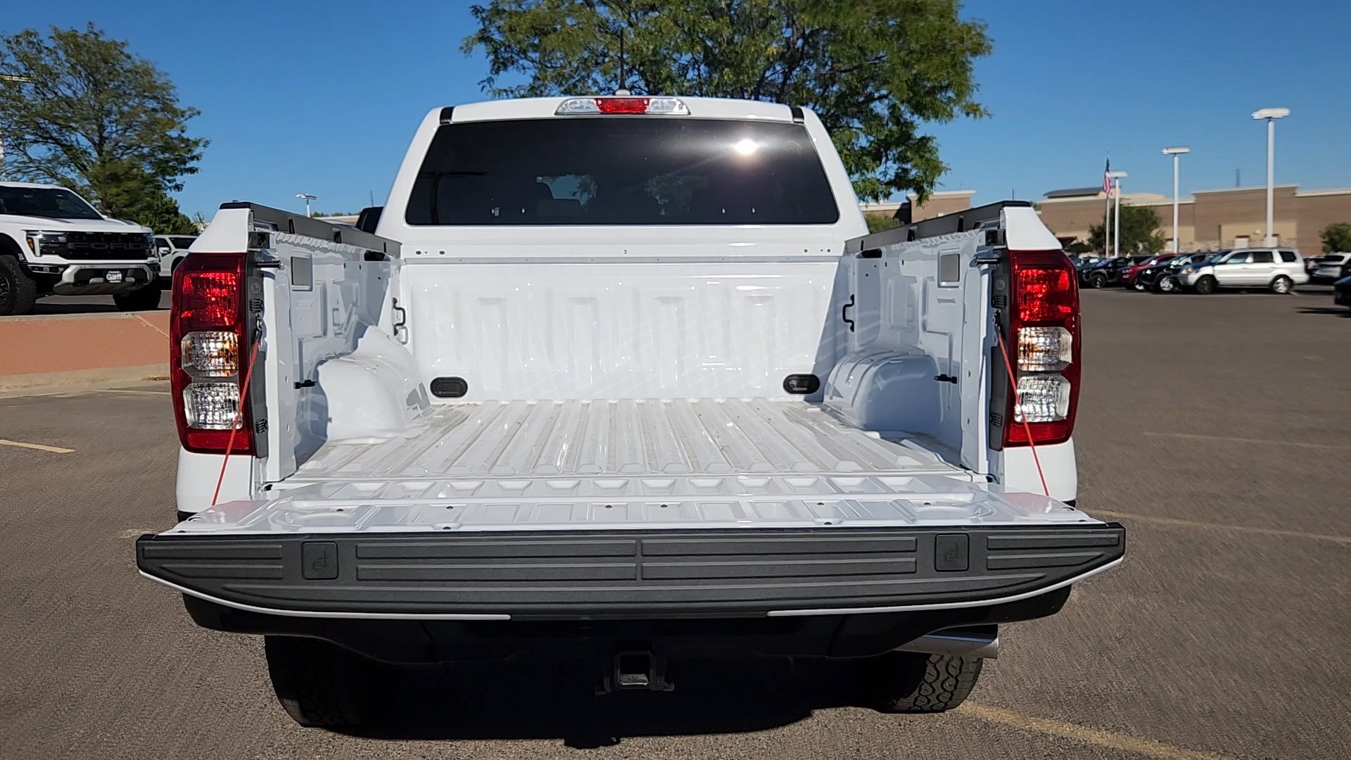 New 2026 Oxford White Ford XL image 38