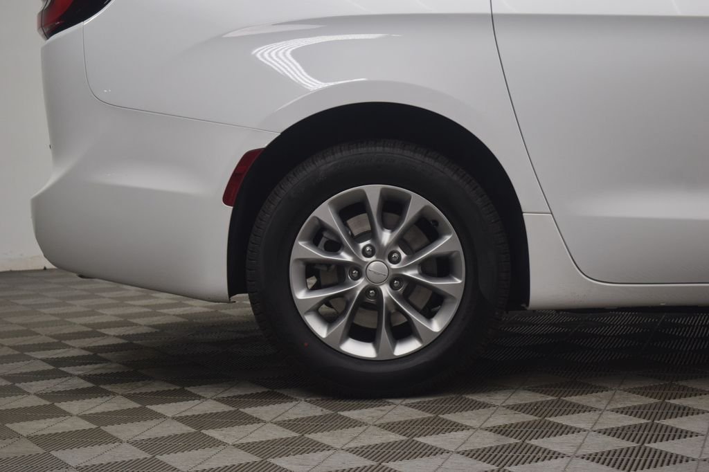 New 2027 Bright White Clear-Coat Exterior Paint Chrysler Select image 8