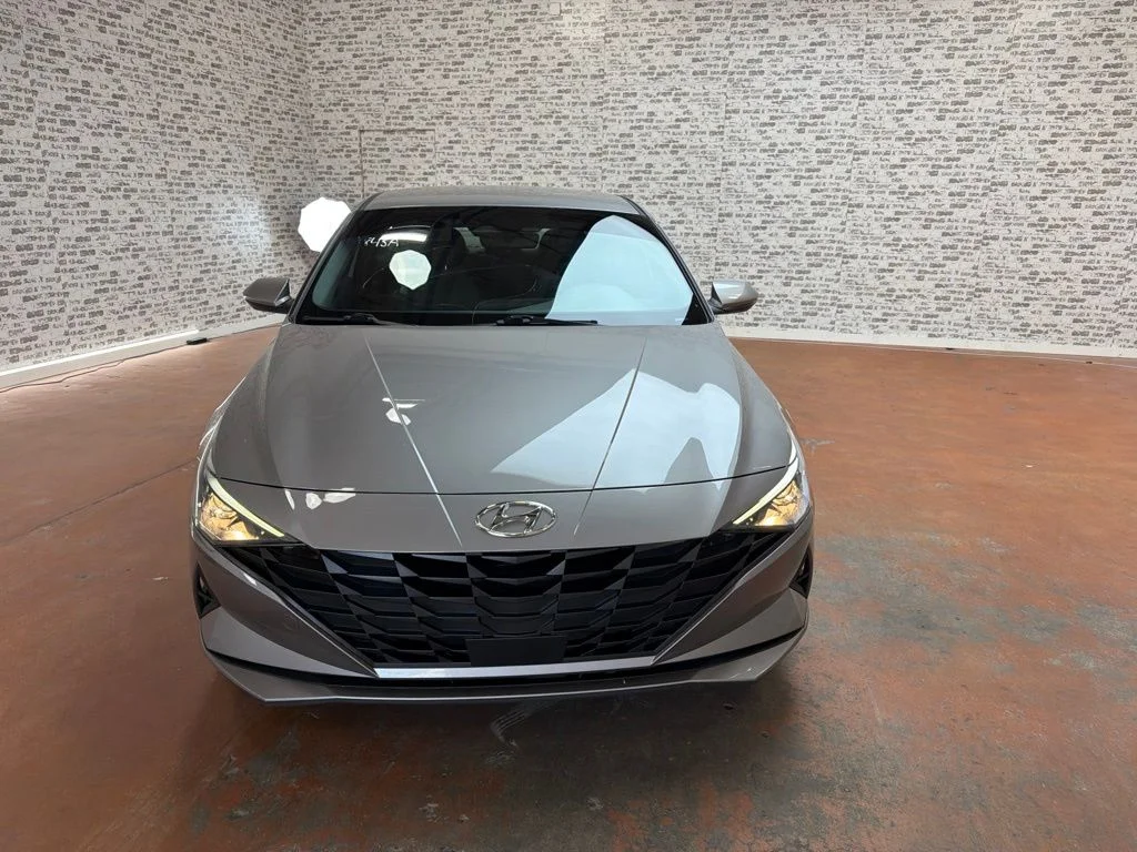 Used 2023 Fluid Metal Hyundai SEL image 2