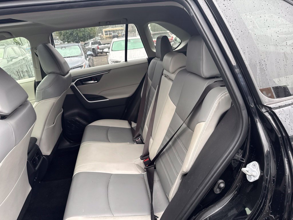 Used 2019 Midnight Black Metallic Toyota XLE Premium image 5