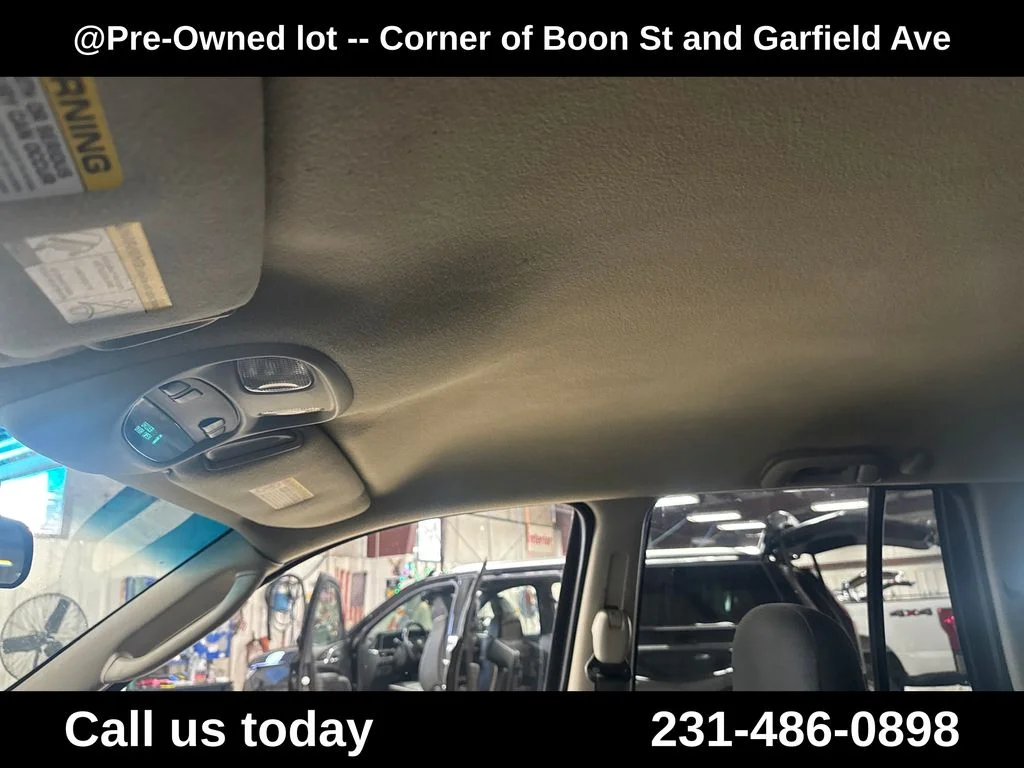 Used 2003  Jeep Laredo image 12