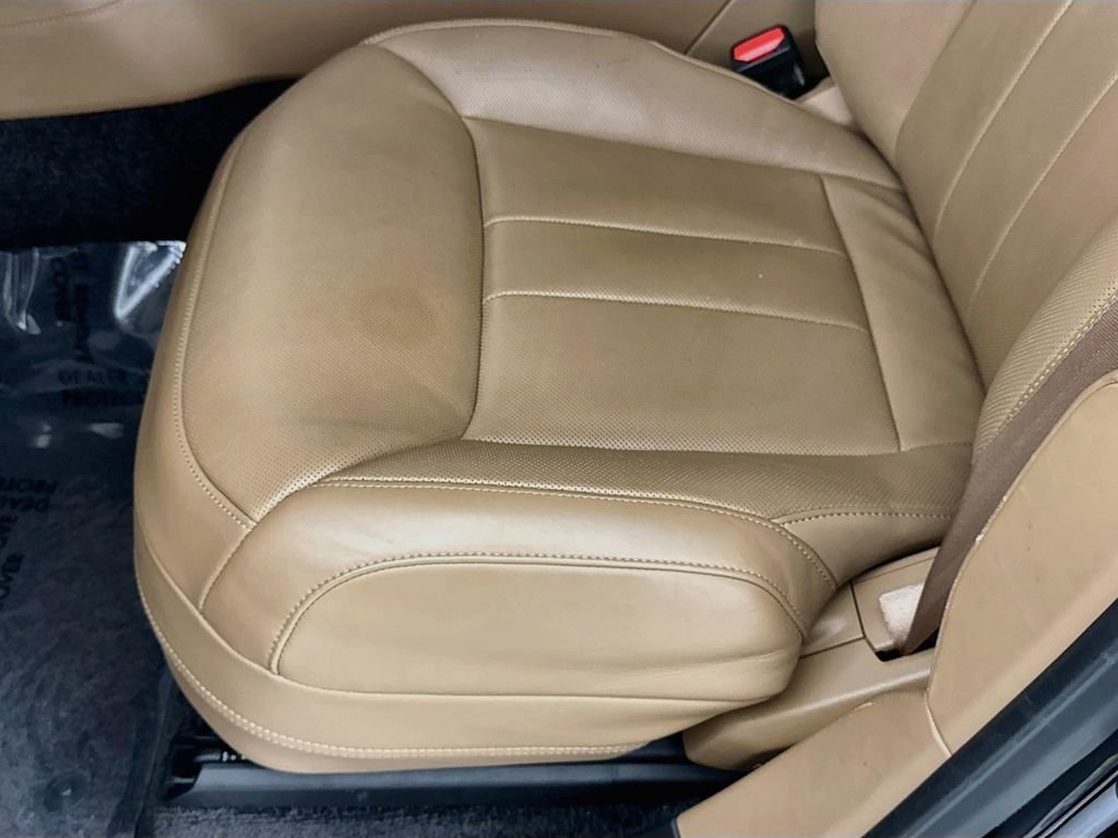Certified Used 2025 Black Land Rover SE image 20