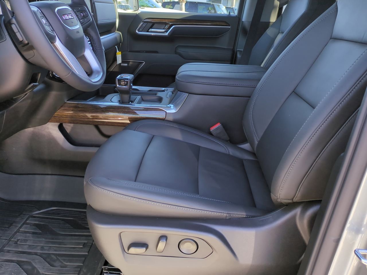 New 2026 Sterling Metallic GMC Elevation image 20
