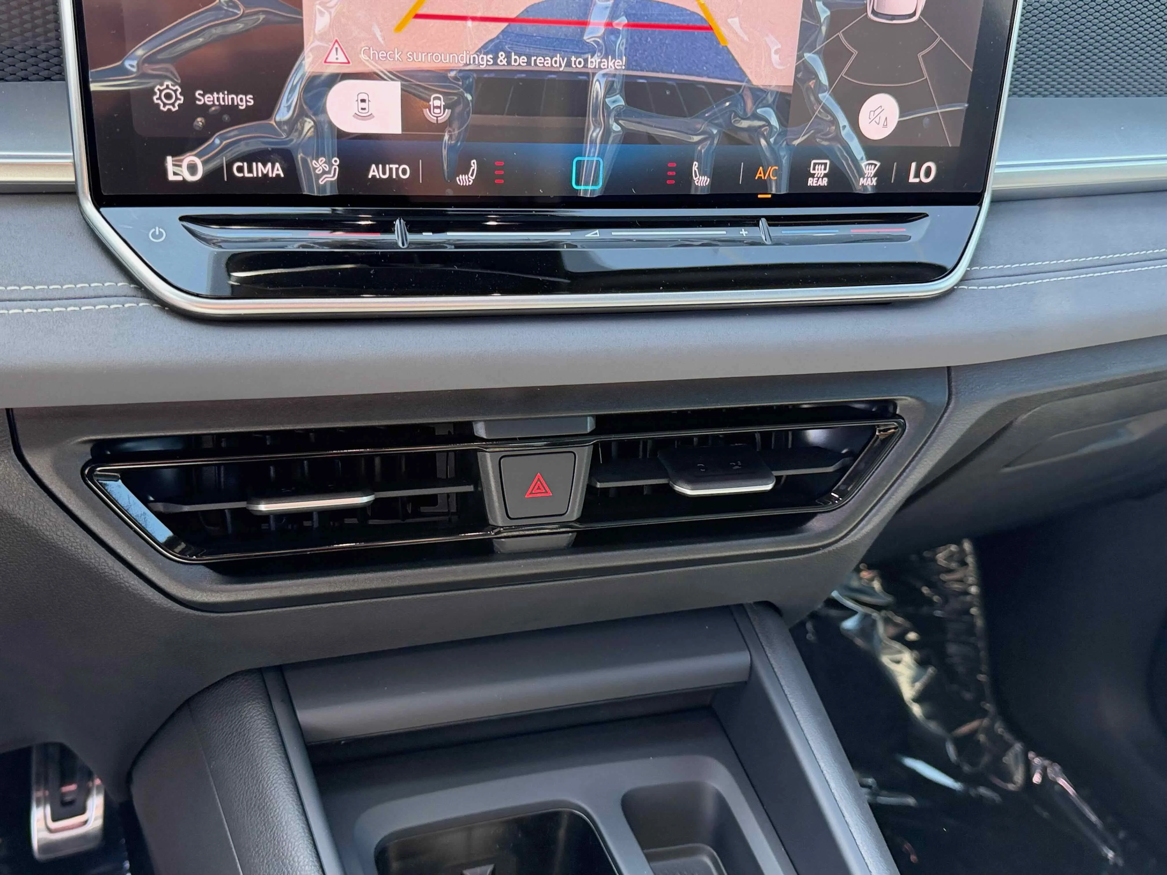 New 2026 Platinum Gray Volkswagen SE R-Line Black image 23