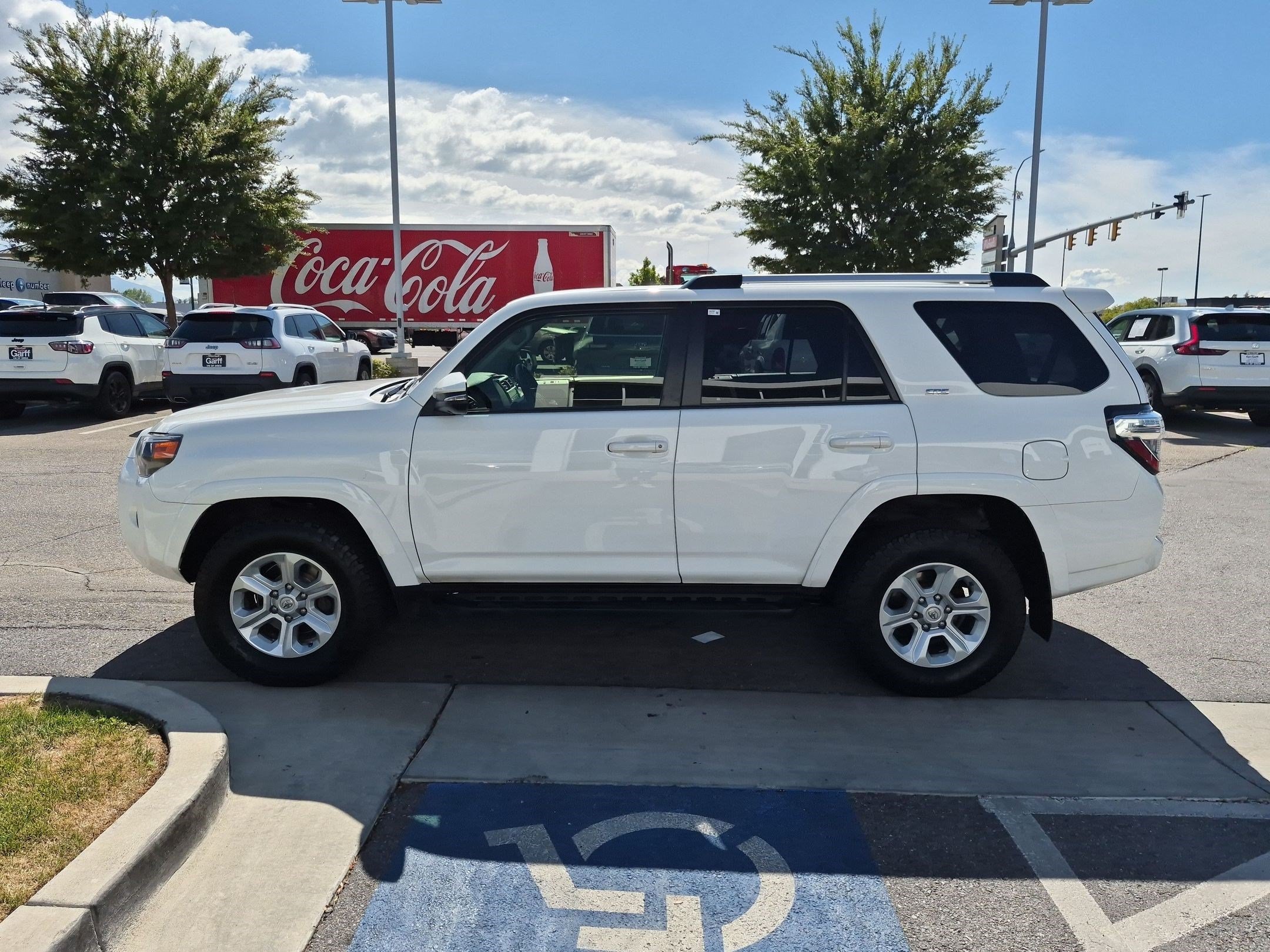 Used 2022 White Toyota SR5 Premium image 6