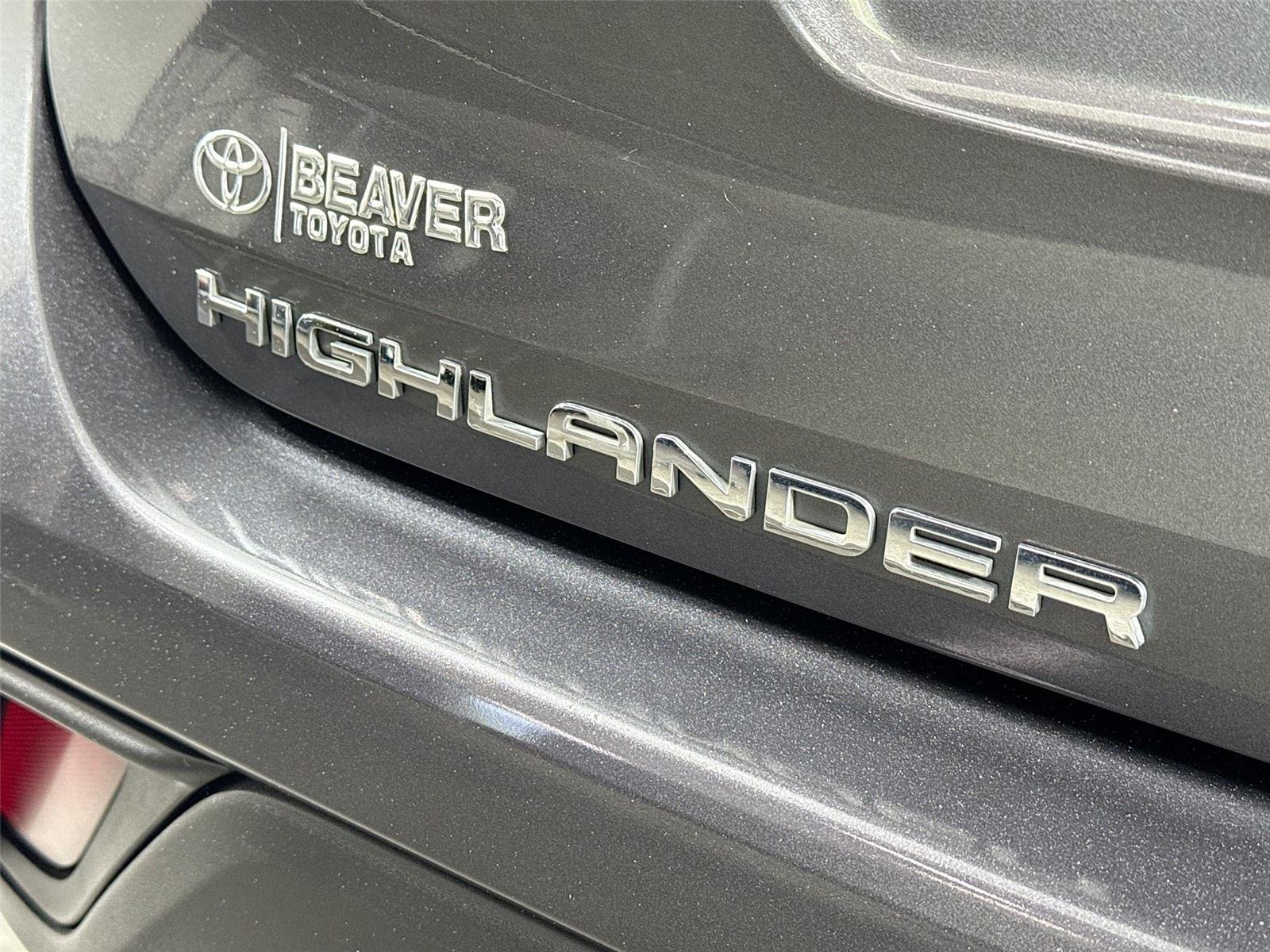2023 Toyota Highlander L - Photo 13