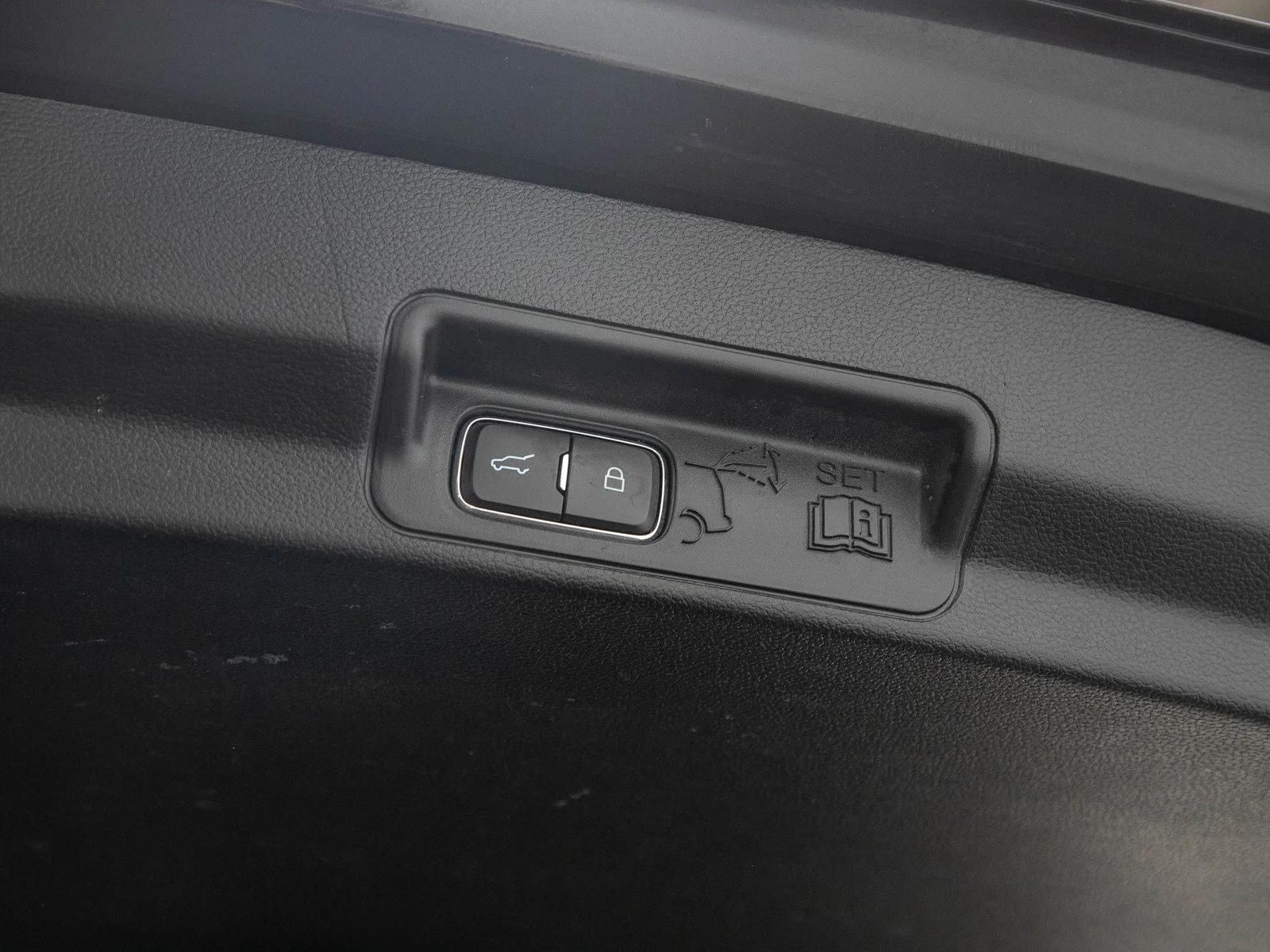 Used 2020 Black Metallic Ford XLT image 11