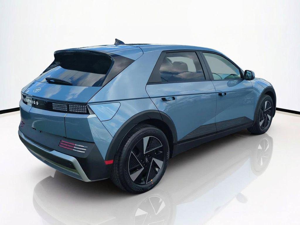 New 2027 Blue Hyundai SE image 5