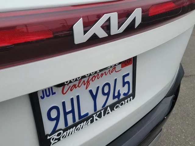 Used 2024 Snow White Pearl Kia S image 8
