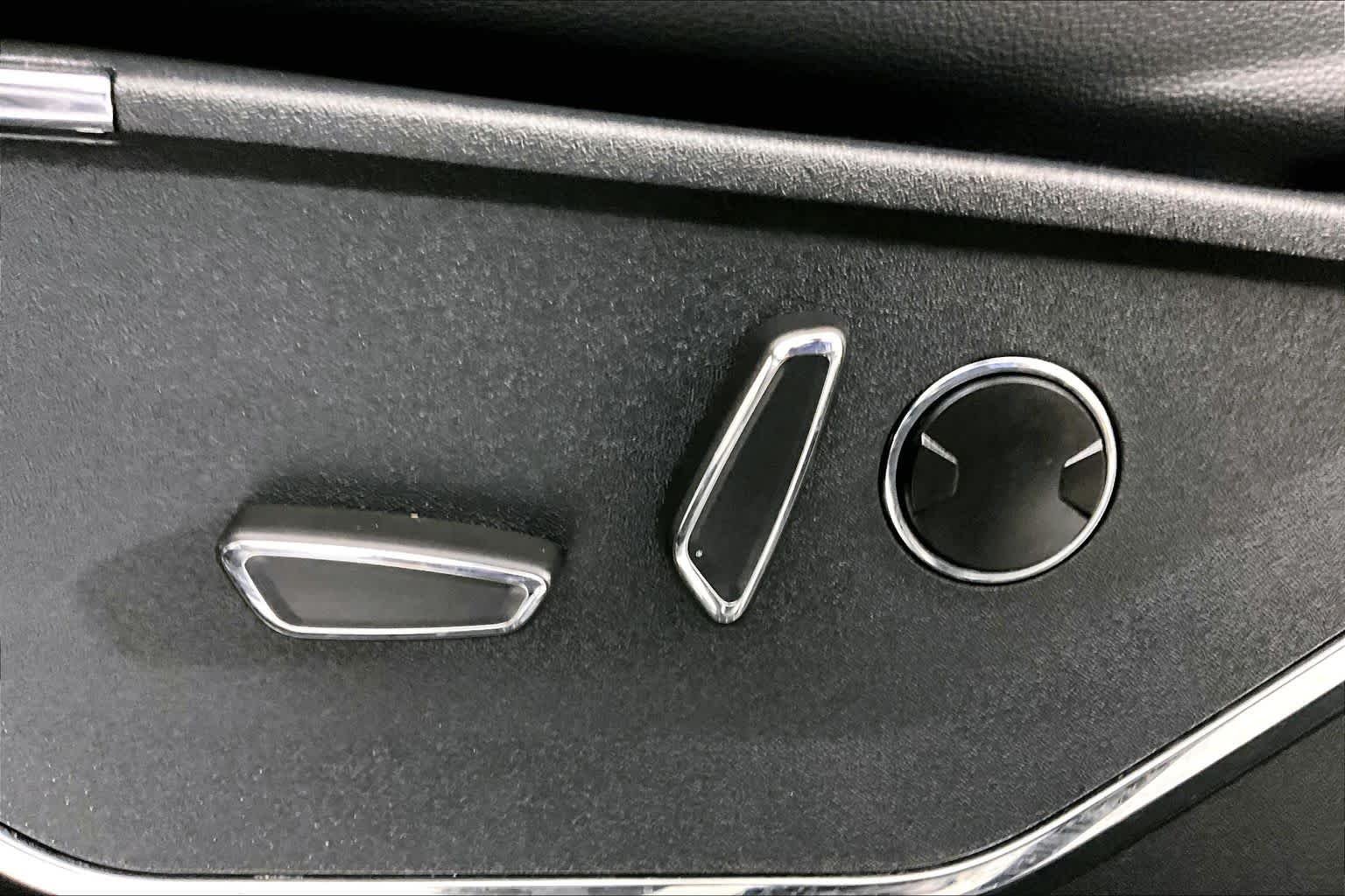 Used 2024 Carbonized Gray Metallic Ford LARIAT image 30