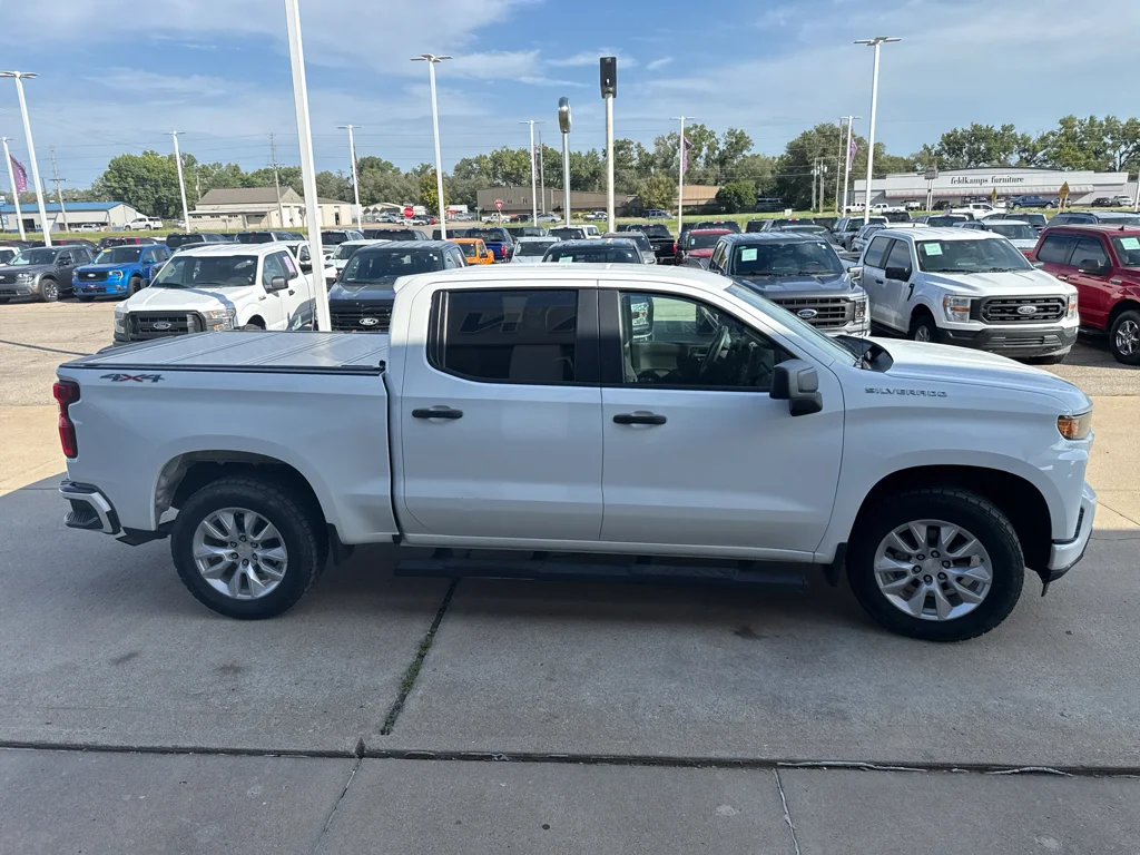 Used 2021 Summit White Chevrolet Custom image 4