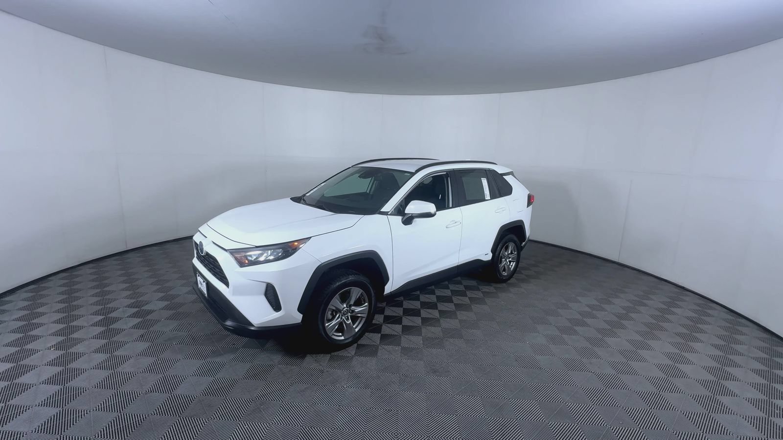 Used 2022 White Toyota Hybrid LE image 4