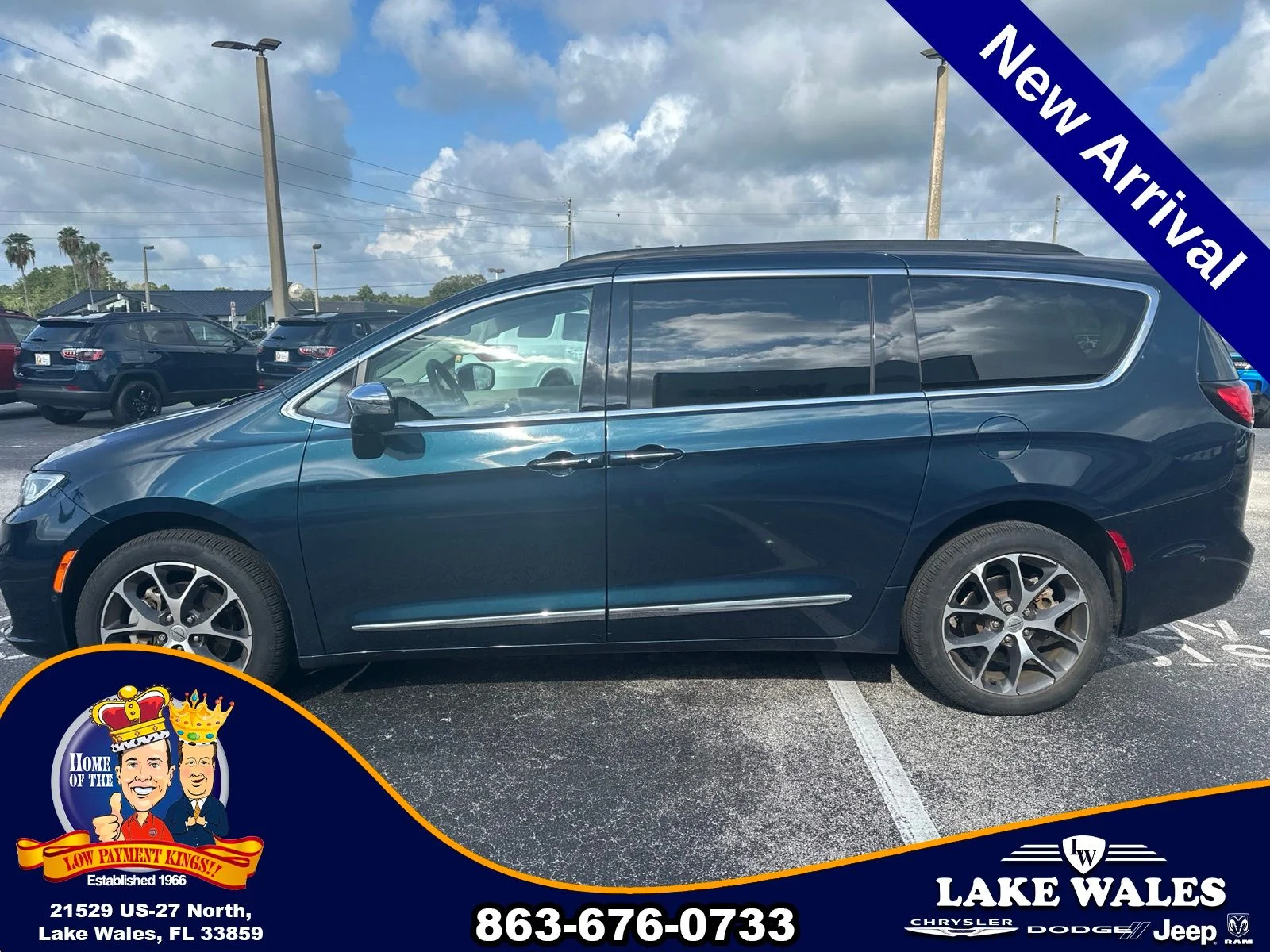 Used 2022 Blue Chrysler Limited image 6