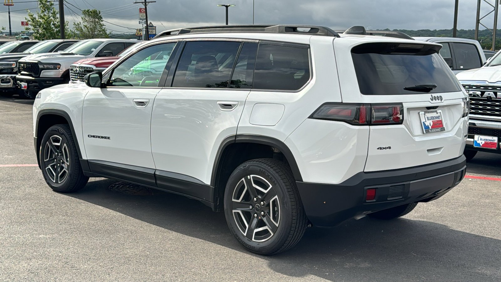 New 2026 Bright White Clear-Coat Exterior Paint Jeep Laredo image 7