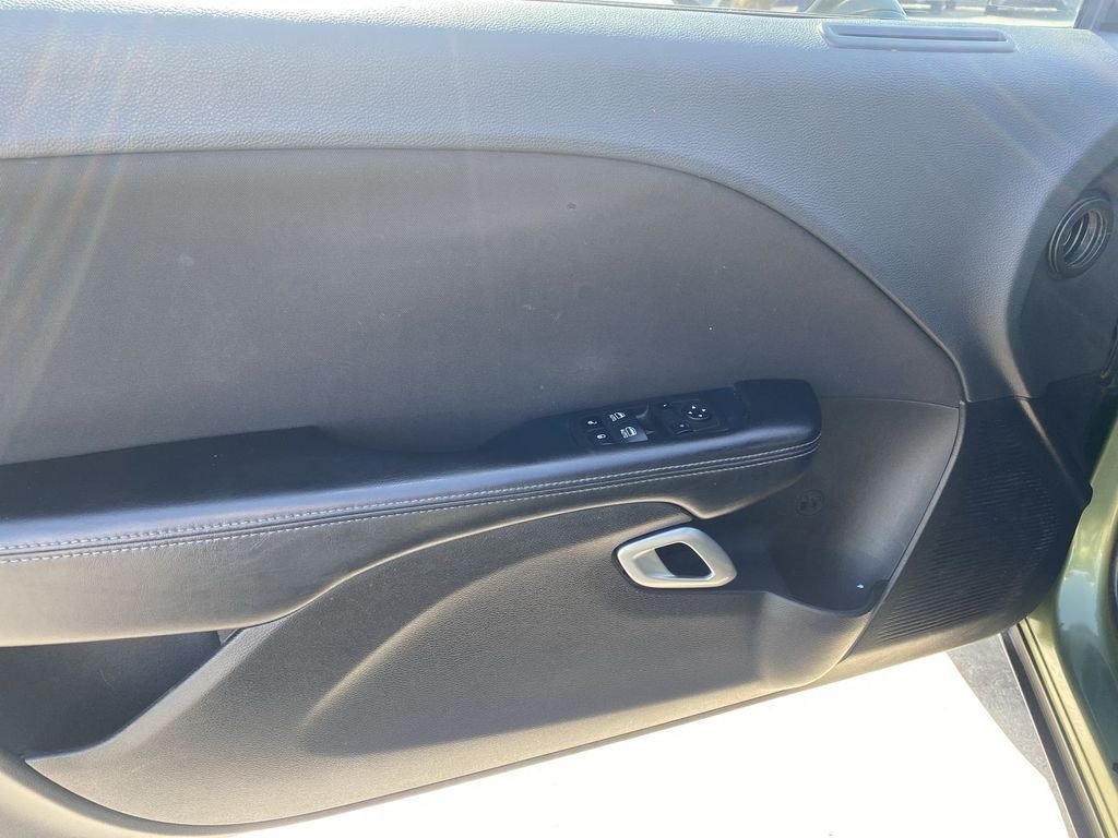 Used 2021 F8 Green Dodge SXT image 21