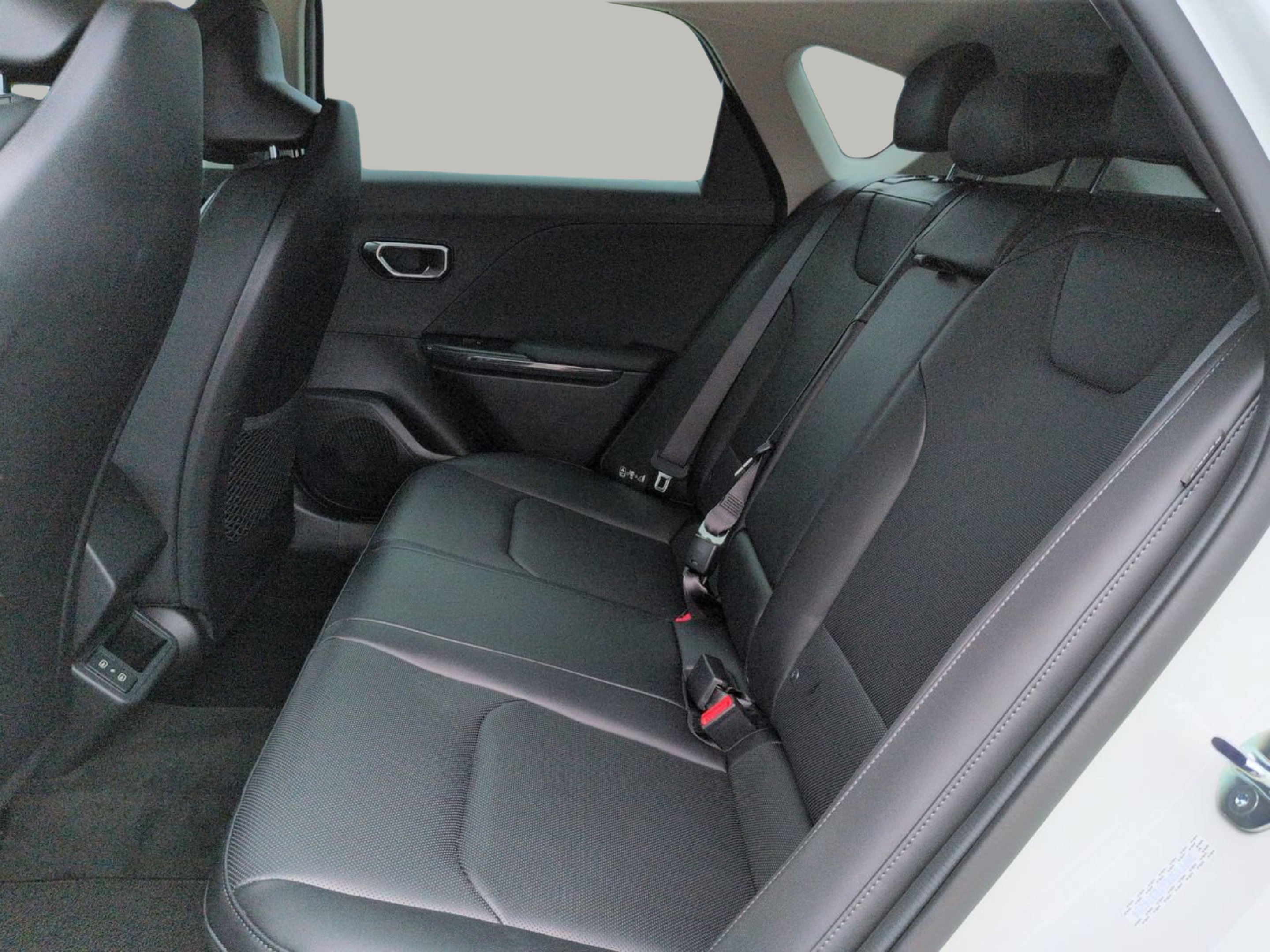 New 2026 Snow White Pearl Kia EX image 17