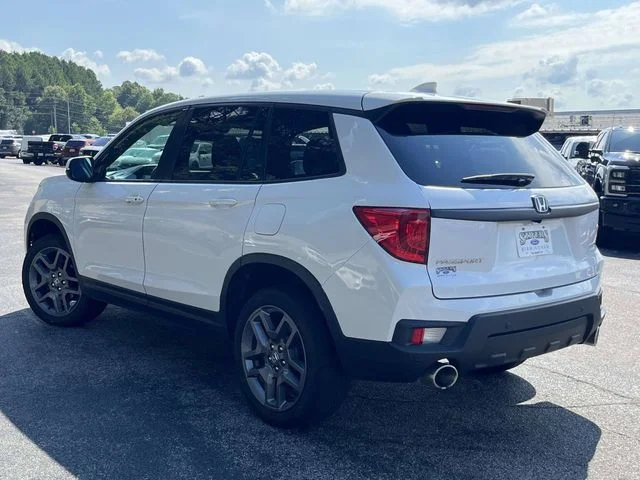 Used 2023 White Honda EX-L image 6