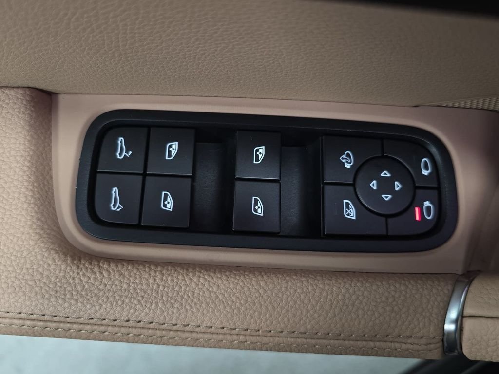 Certified Used 2023  Porsche Base image 24