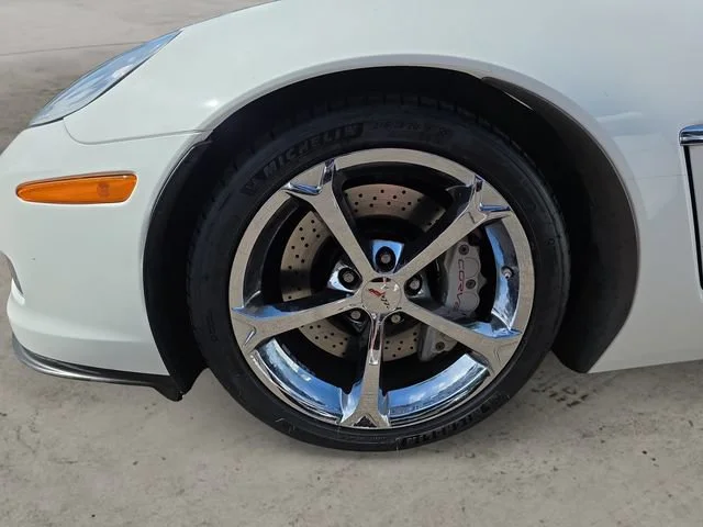 Used 2010 ARCTIC WHITE Chevrolet Z16 Grand Sport w/3LT image 14