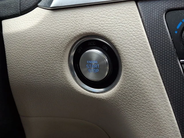 Used 2016 Blue Hyundai 3.8 image 26