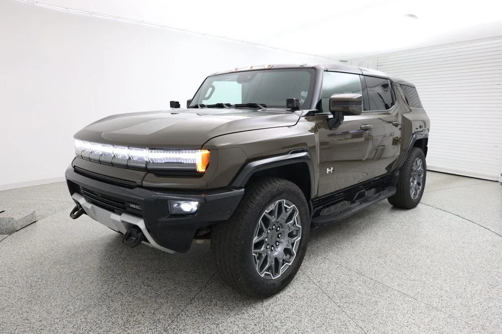 2025 GMC Hummer EV's photo
