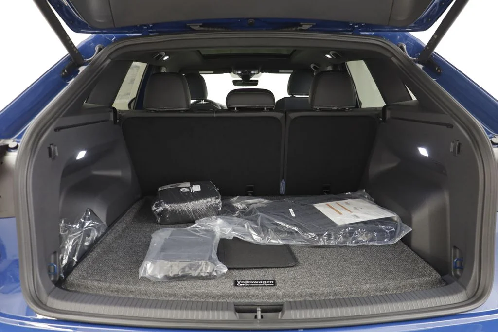 New 2026 Blue Volkswagen 2.0T SE w/Technology image 17