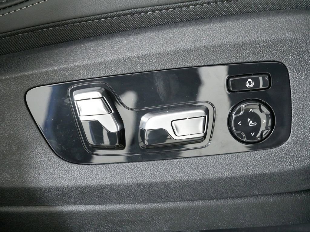 Used 2026 Black Sapphire Metallic BMW xDrive40i image 23