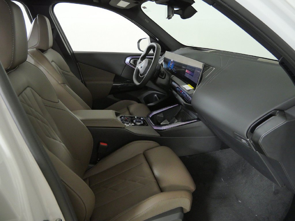 New 2026 Mineral White Metallic BMW 30 xDrive image 21