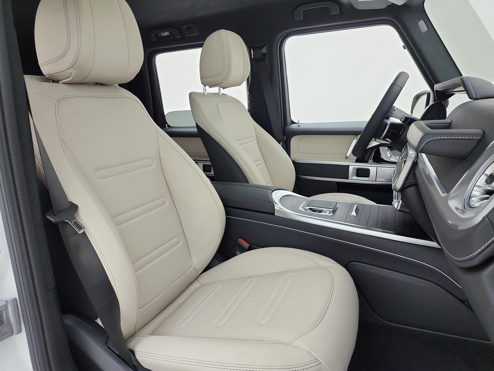 New 2027 POLAR WHITE Mercedes-Benz G 580e SUV image 14