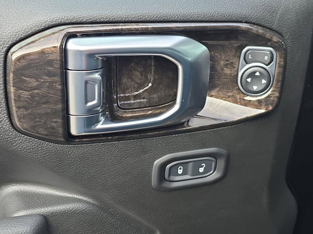 2025 Jeep Wrangler 4-Door Willys - Photo 21