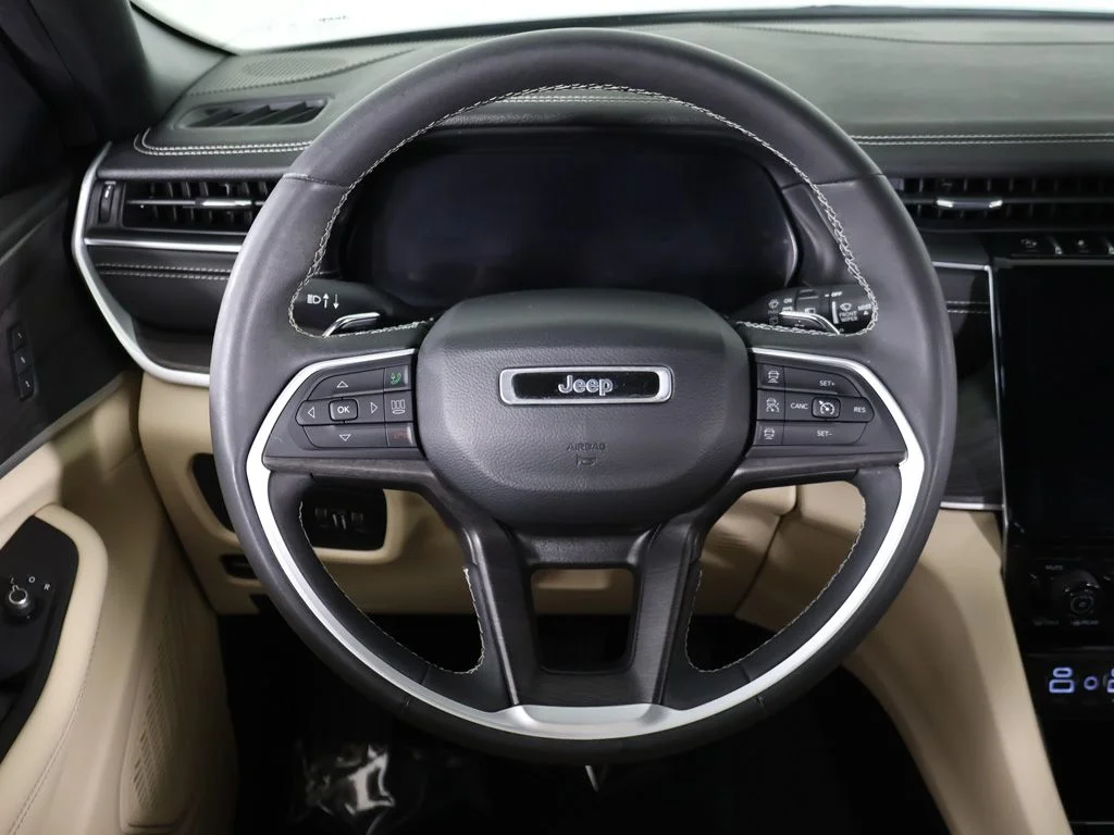 Used 2023 Silver Jeep Limited image 45
