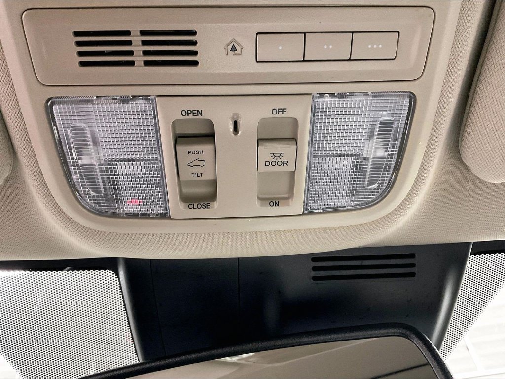 Used 2021 White Honda EX-L image 27