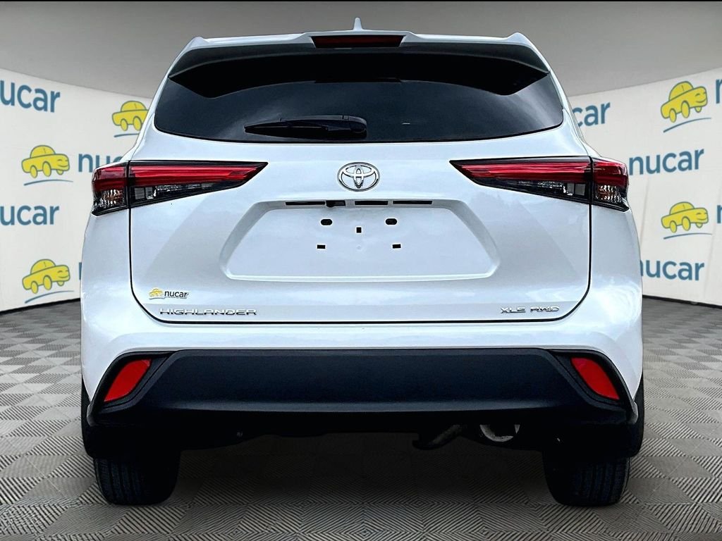 Used 2022 Beige Toyota XLE image 5