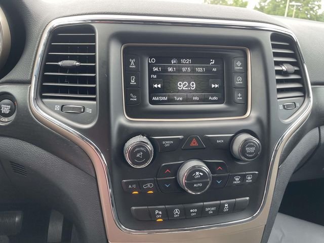 Used 2017 Crystal Metallic Jeep Laredo image 18
