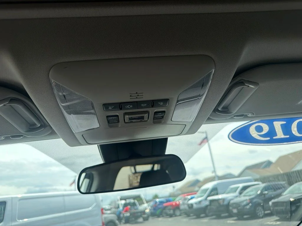 Used 2019 White Toyota XLE image 31