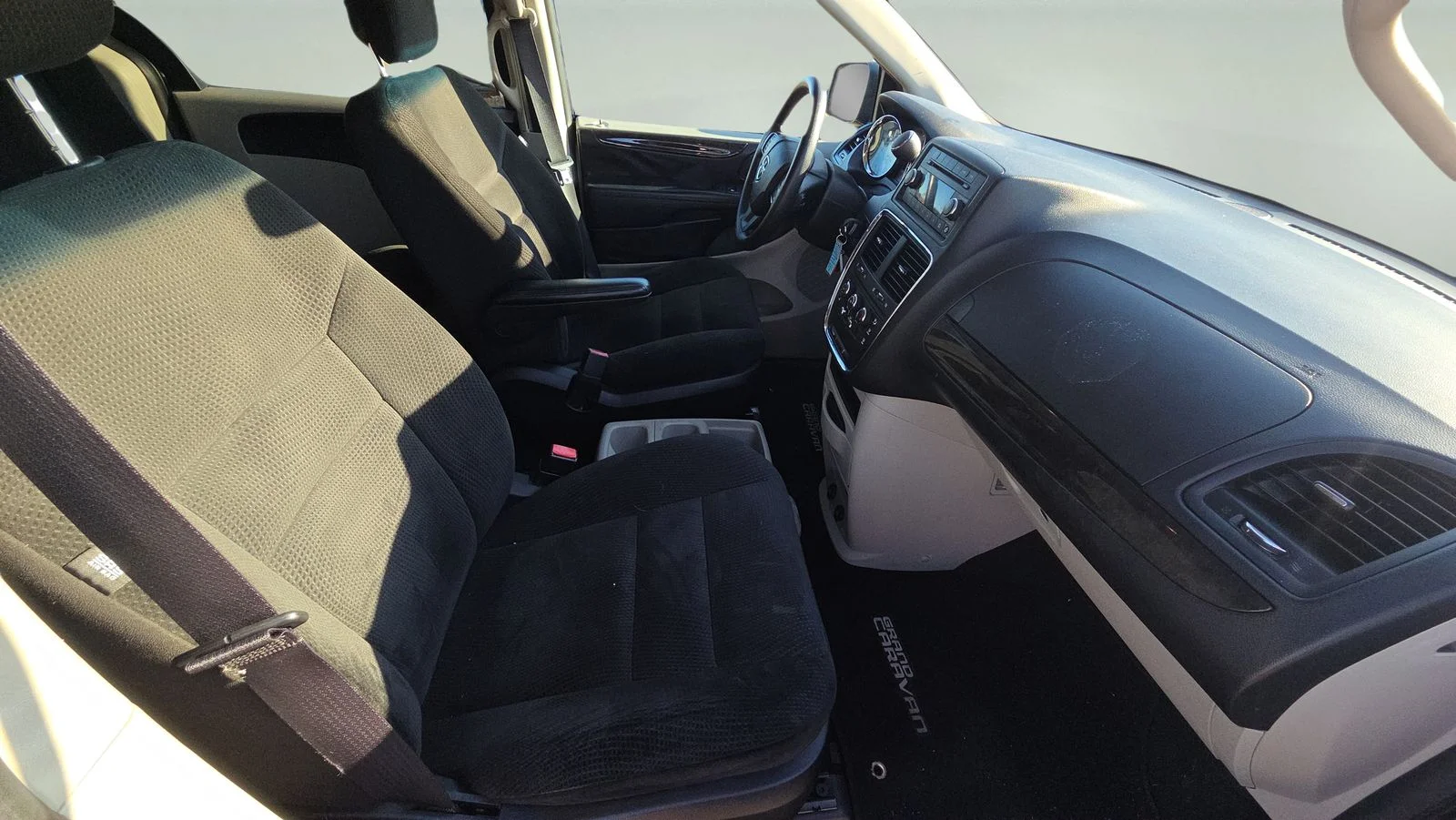 Used 2016 Blue Dodge SE image 25