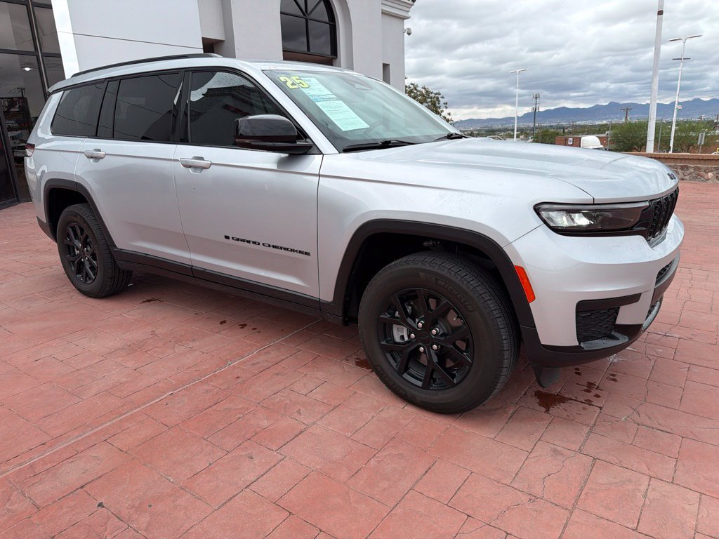 Used 2025 Silver Jeep Altitude X image 10