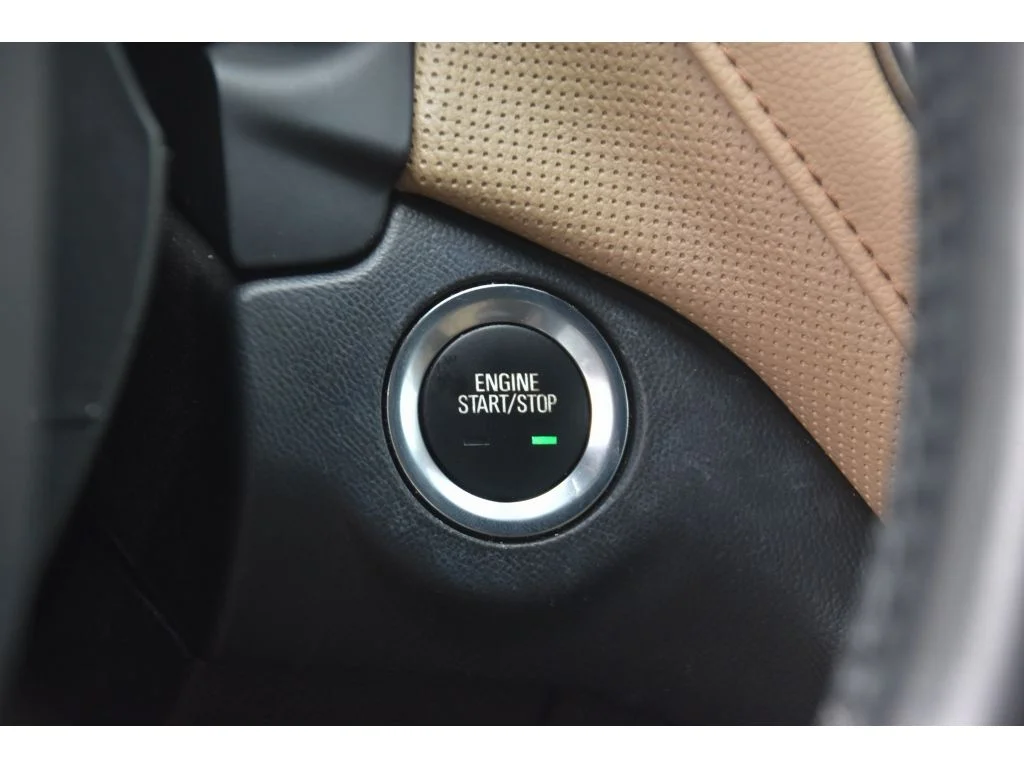 Used 2022 Iridescent Pearl Tricoat Chevrolet Premier image 36