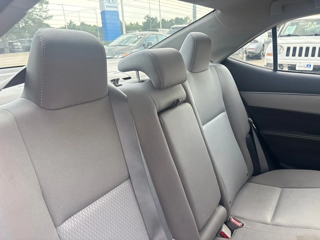 Used 2016 Silver Toyota LE image 28